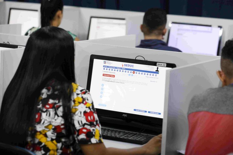 Provão Eletrônico amplia acesso à educação