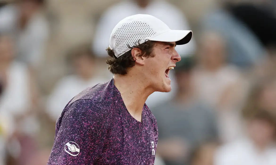 Brasileiro brilha em Roland Garros após virada