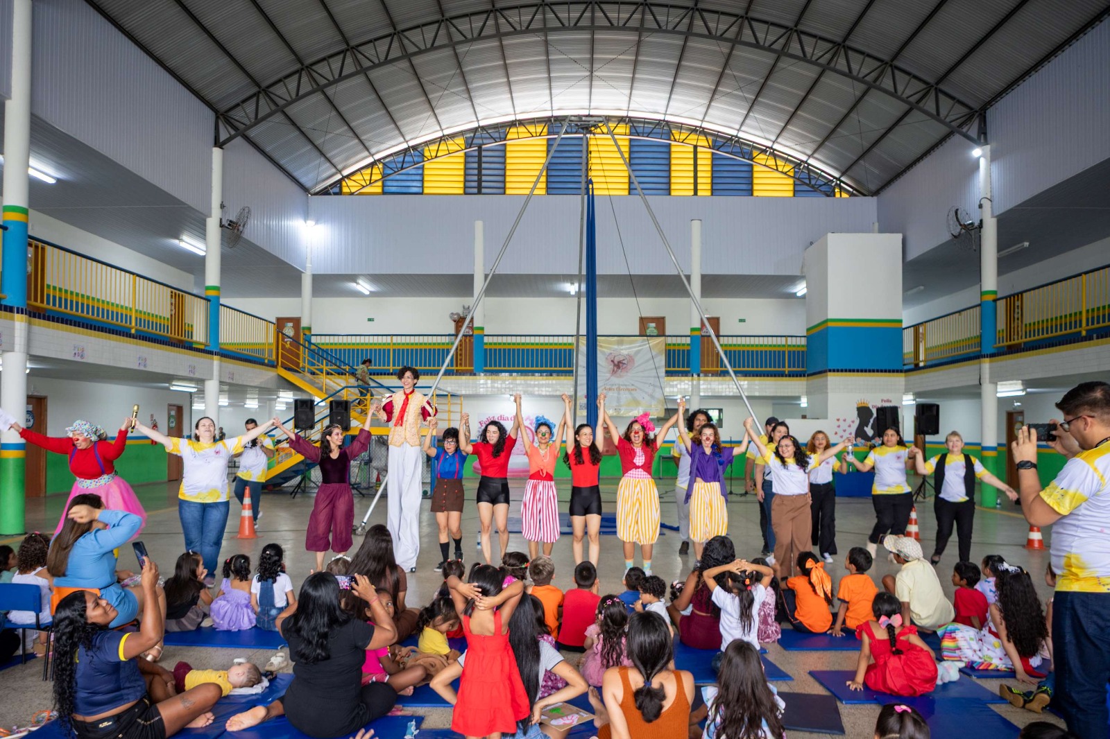 Festival Feminino de Artes Circenses encanta público na zona rural de Manaus
