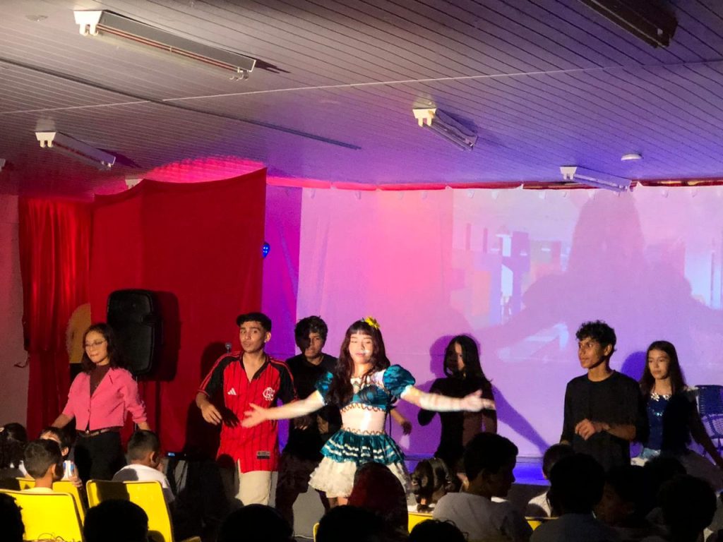 Maio Laranja: Teatro em escola de Manaus alerta sobre abuso infantil
