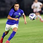 Marta volta à seleção brasileira para amistosos contra os EUA no Brasil