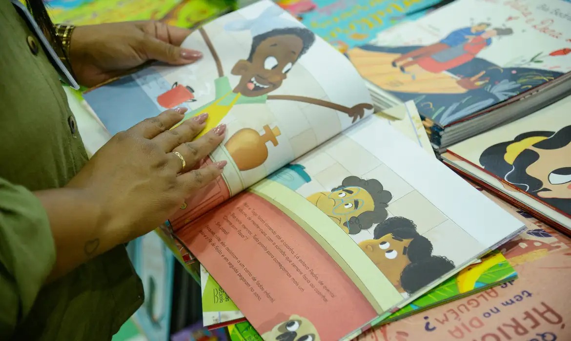 Bienal amplia projeto de leitura no Rio