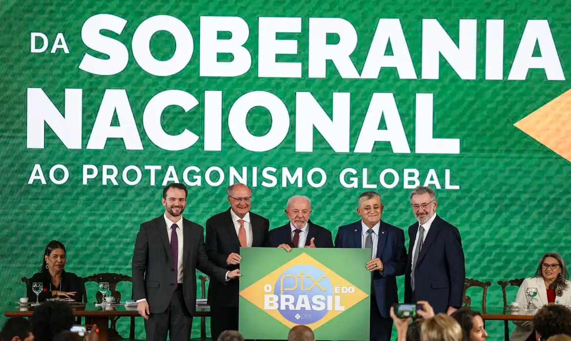 Indústria brasileira cresce e impulsiona empregos