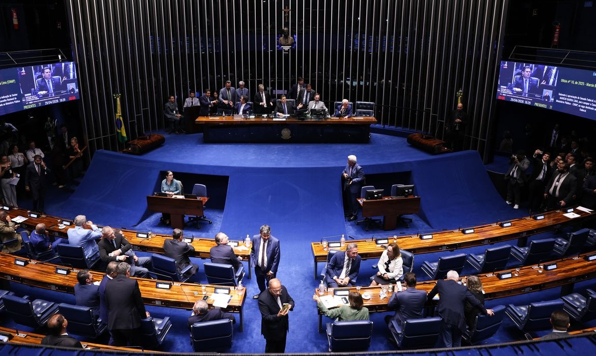 Senado discute prioridades em meio à PEC do 6x1