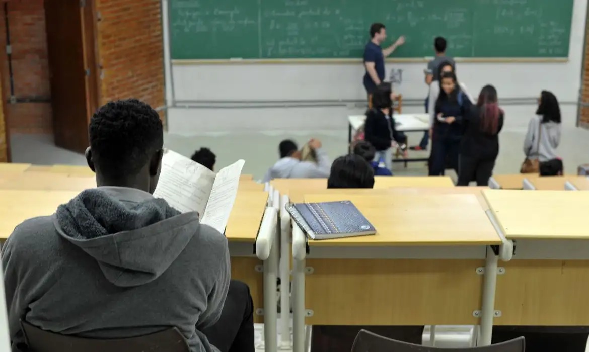 Adesão ao Fies 2026 define vagas do segundo semestre