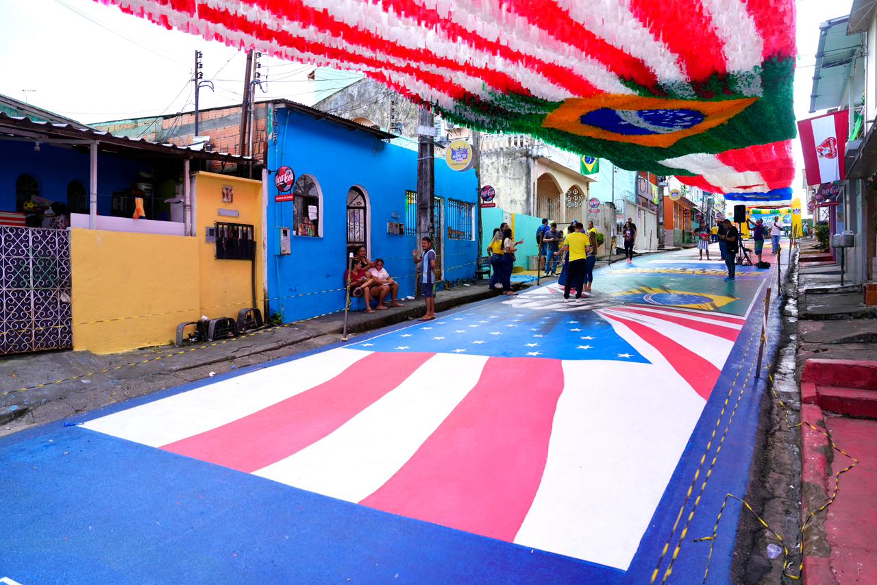 Estreia do Brasil movimenta Manaus