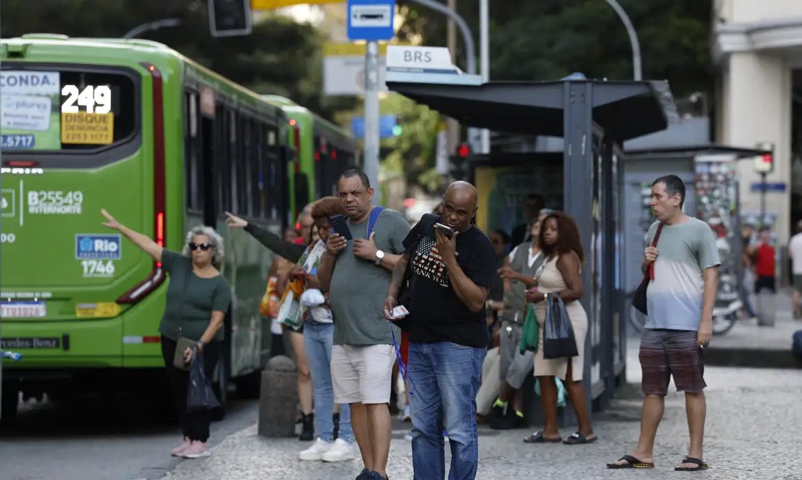Nova lei aumenta controle no transporte público