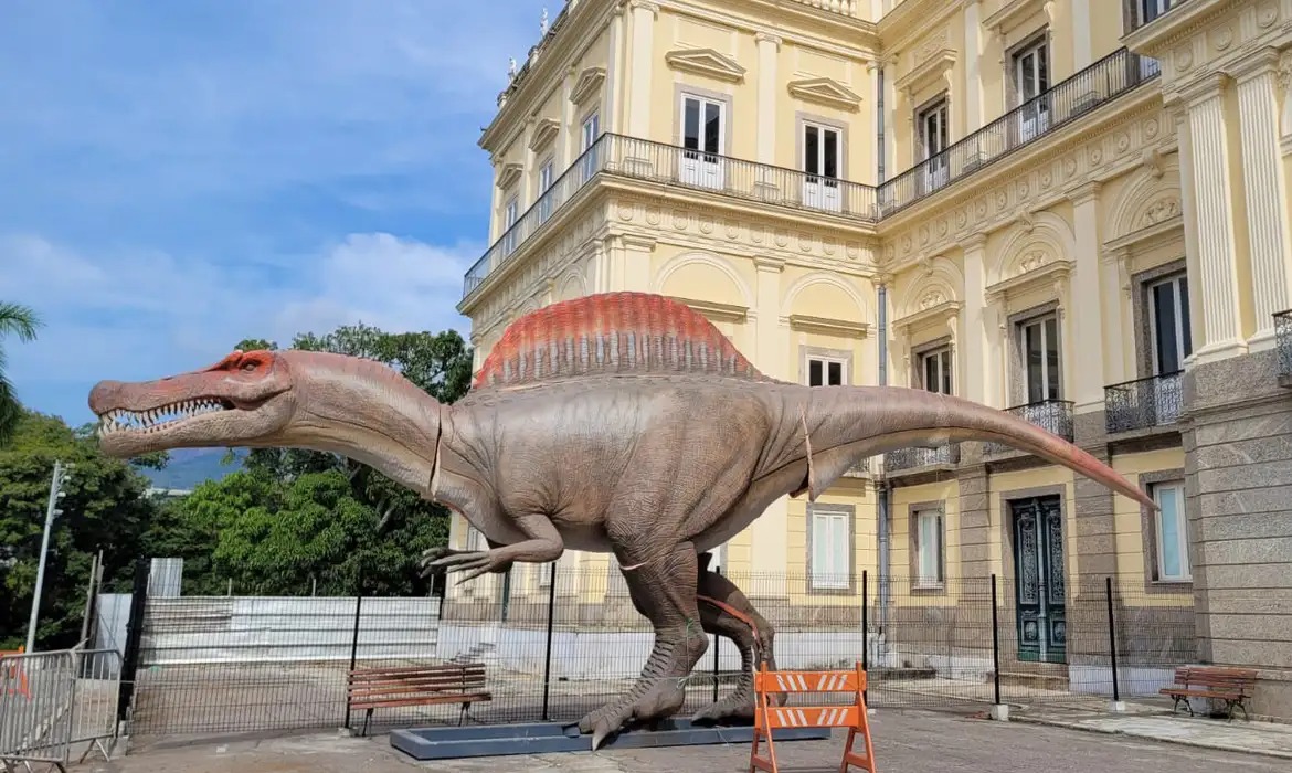 Dinossauro Museu Nacional coloca ciência brasileira em destaque