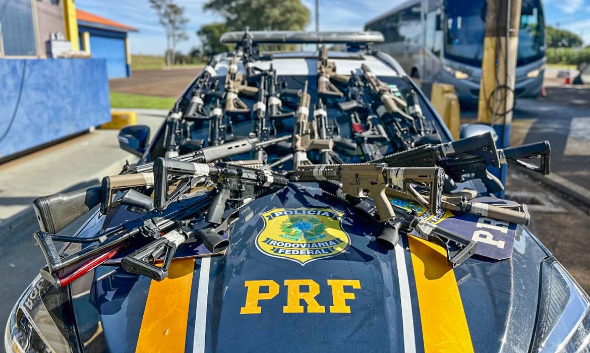Apreensão de fuzis PRF domina cenário policial