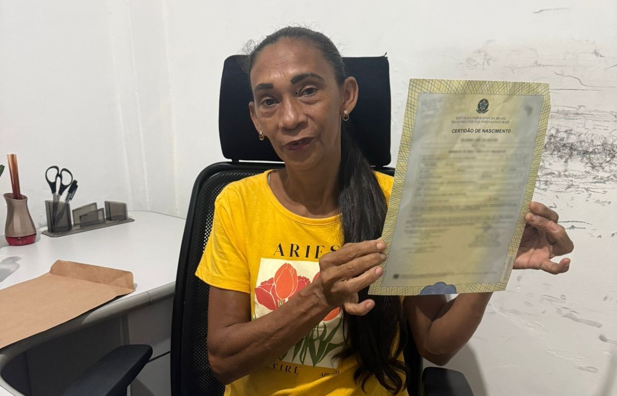 Certidão de nascimento recuperada após década
