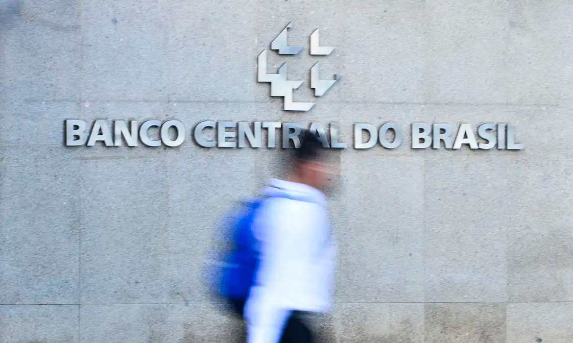 Focus atualiza projeções para economia brasileira