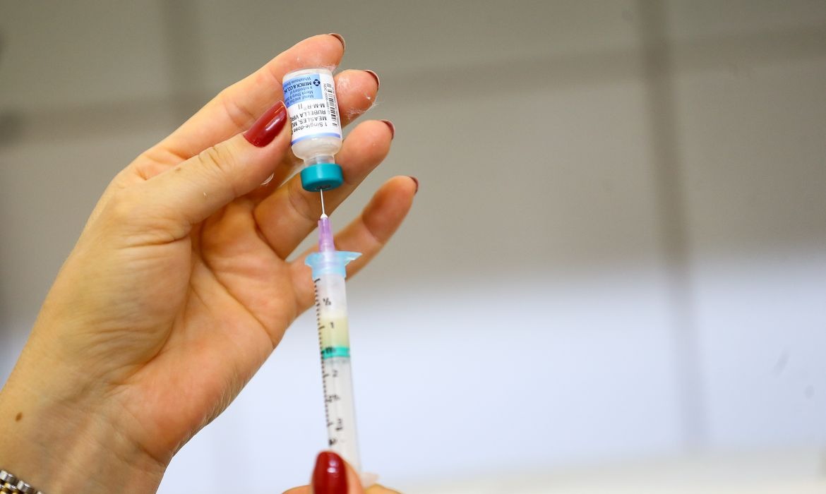 Saúde intensifica vacinação para conter o sarampo