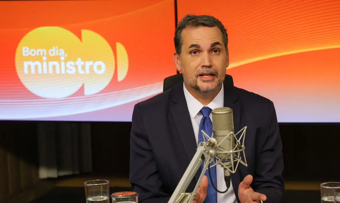 Governo reage a crise global