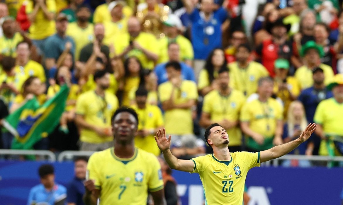 Brasil vence Japão e sonha com o hexa