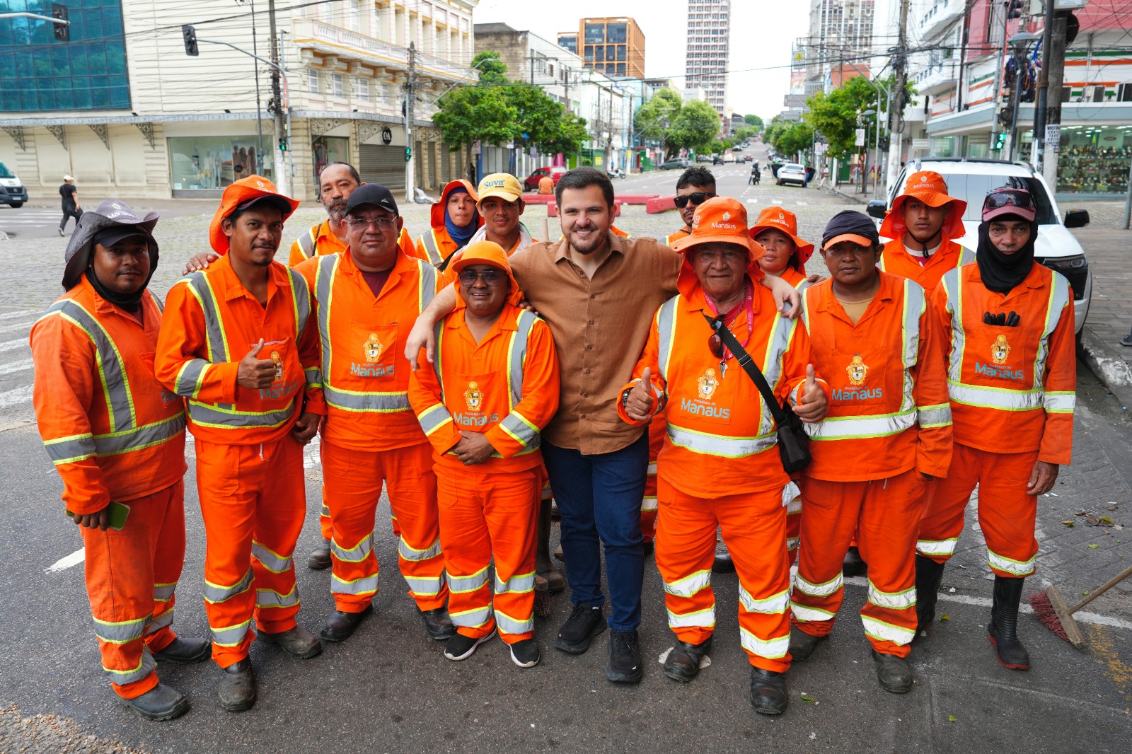 Prefeitura reorganiza Centro de Manaus com limpeza e novos boxes