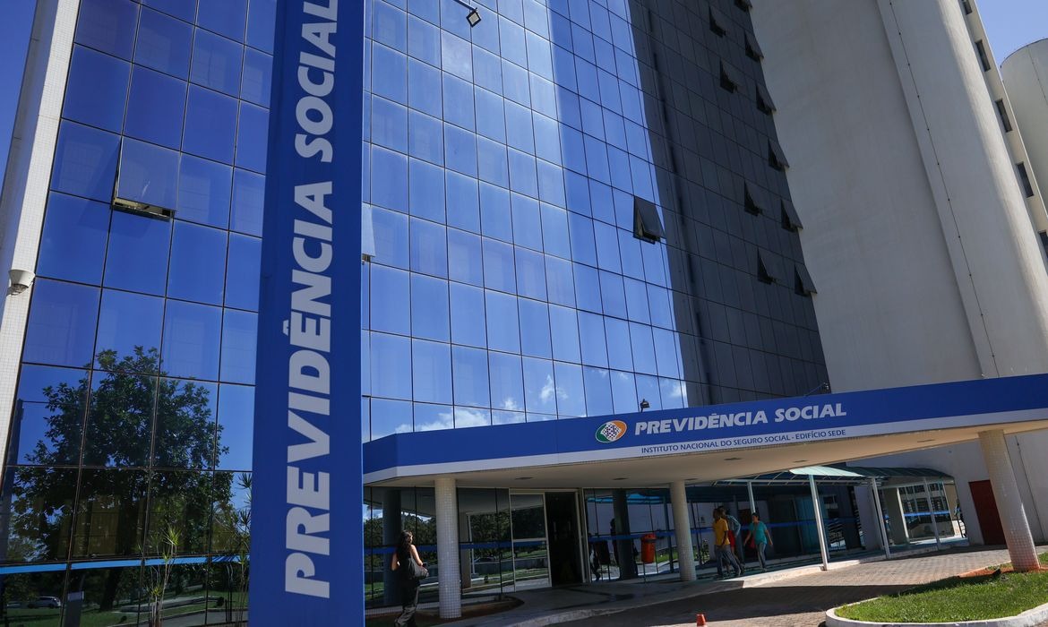 Concessão de benefícios do INSS cresce em 2026