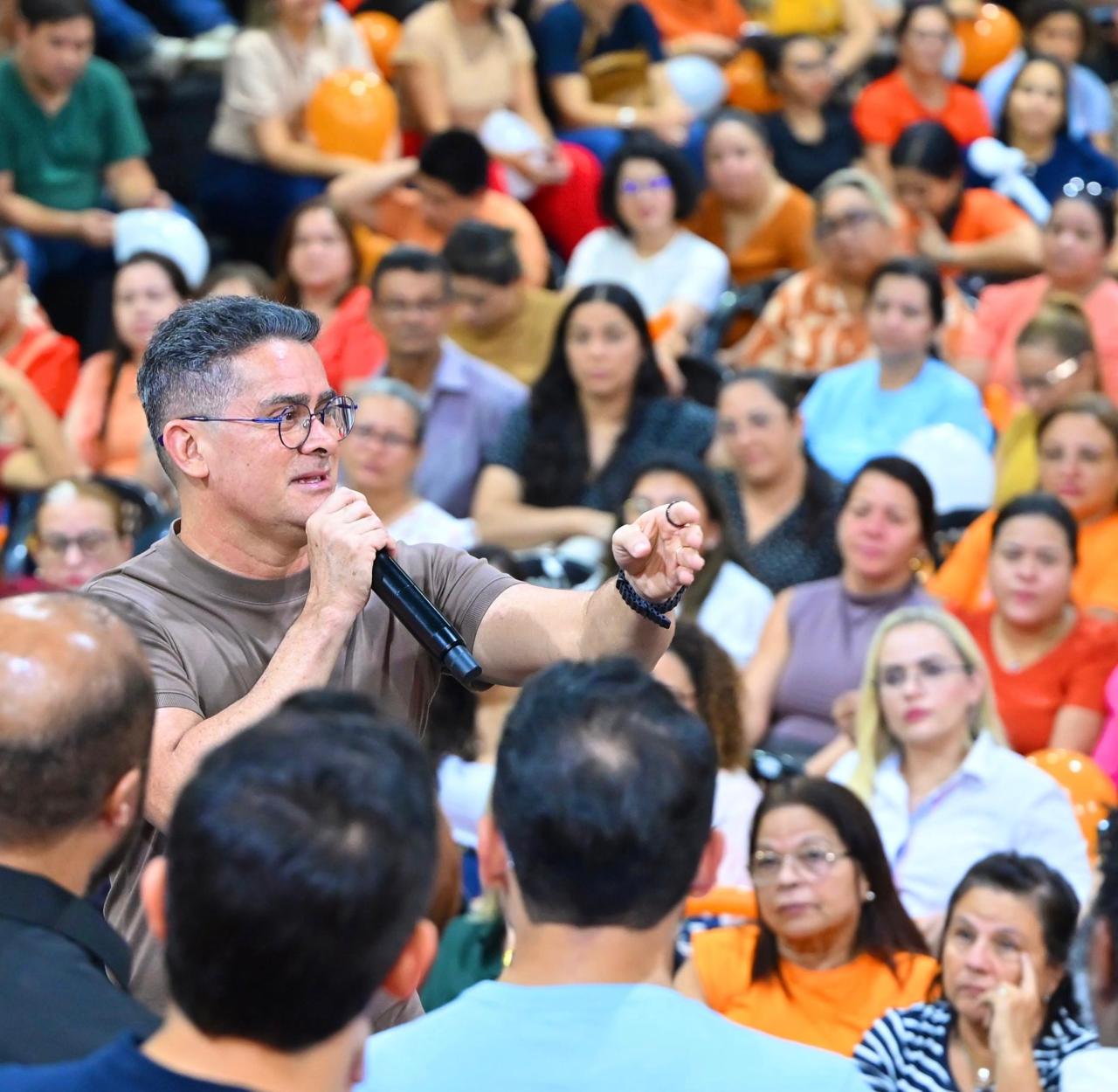 Compensa recebeu 17 escolas reformadas, destaca David Almeida