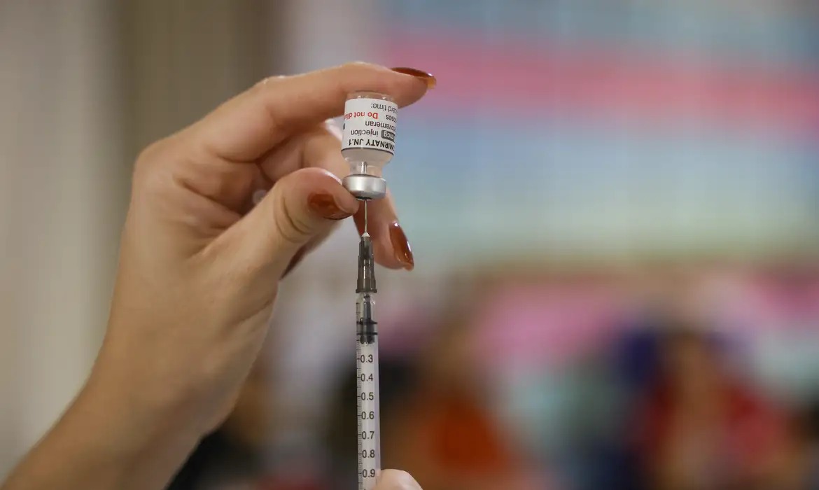 Vacina contra HPV reduz infecção entre mulheres jovens
