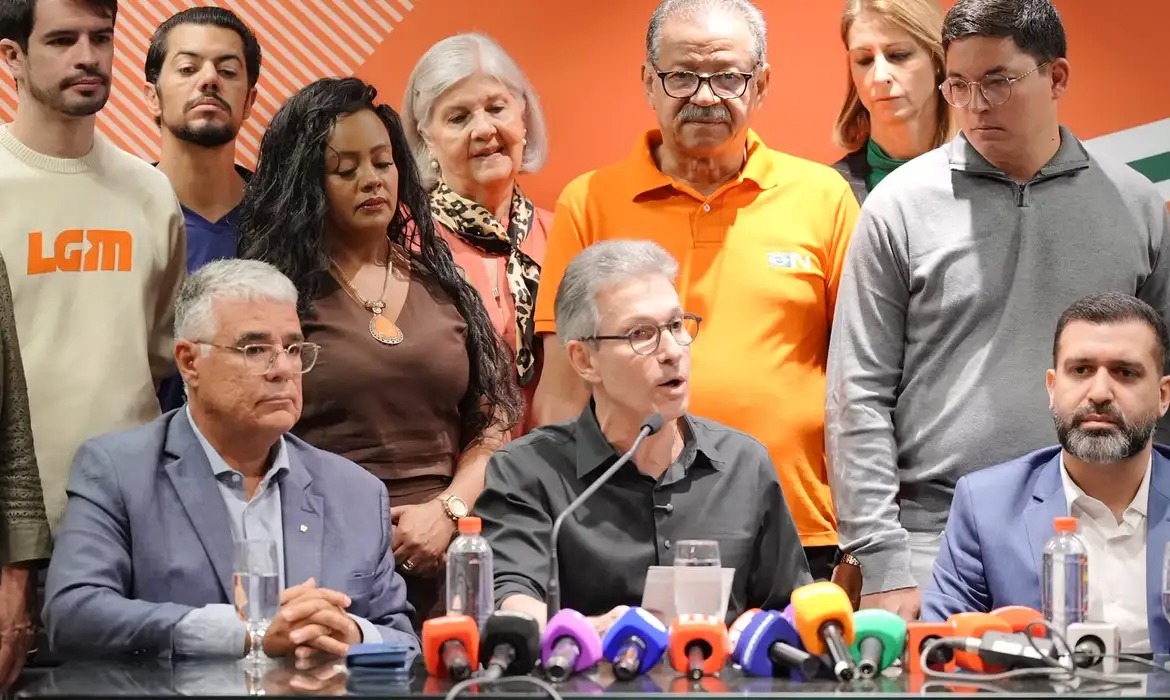Zema oficializa candidatura e mira cenário nacional