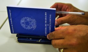 Serviços e construção impulsionam empregos no Brasil