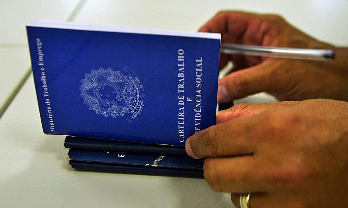 Serviços e construção impulsionam empregos no Brasil
