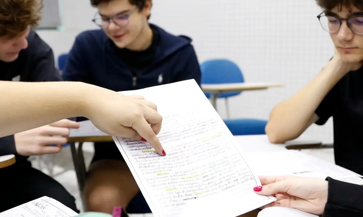 Encceja 2026 redação: veja regras