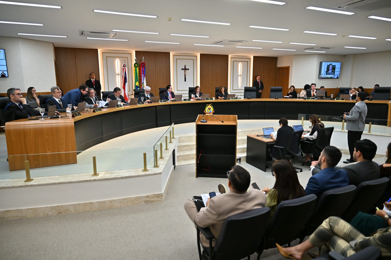 TCE-AM mantém multas de R$ 20 mil contra ex-prefeito