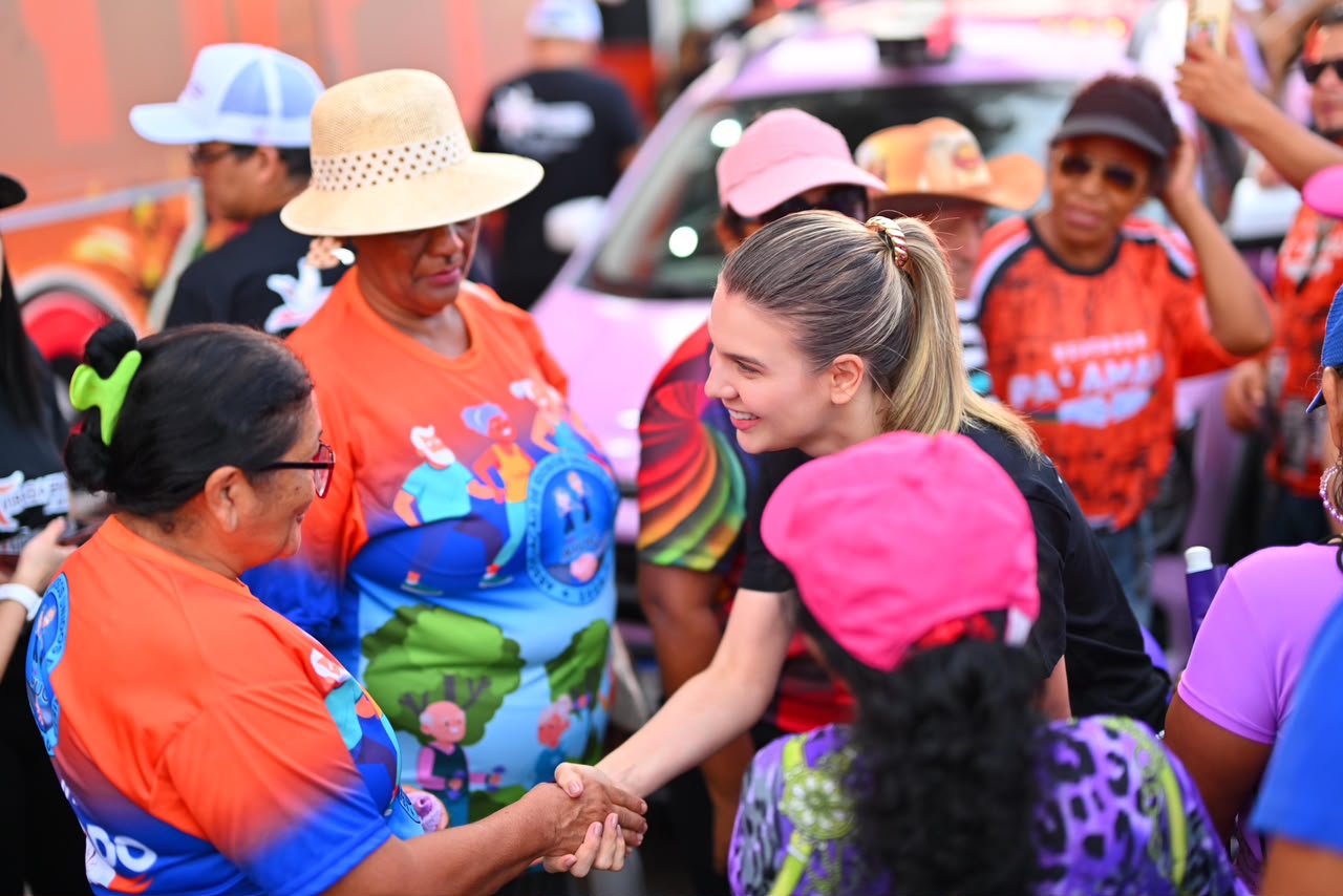 Manaus marca 20 anos da Lei Maria da Penha com caminhada