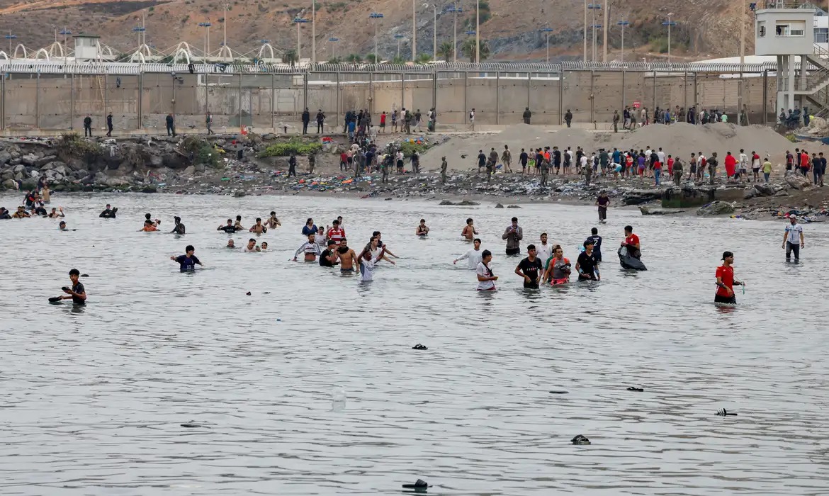 Mais de 70 mil tentam entrar em Ceuta, diz Espanha