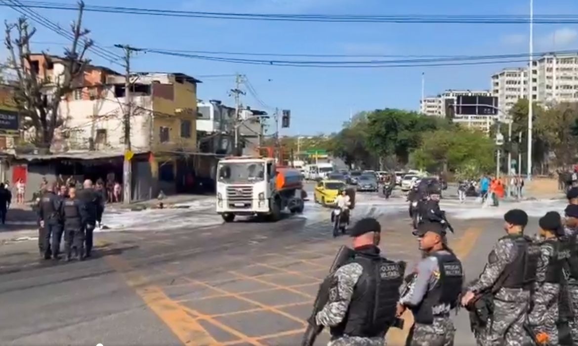 Protestos afetam 19 linhas de ônibus no Rio
