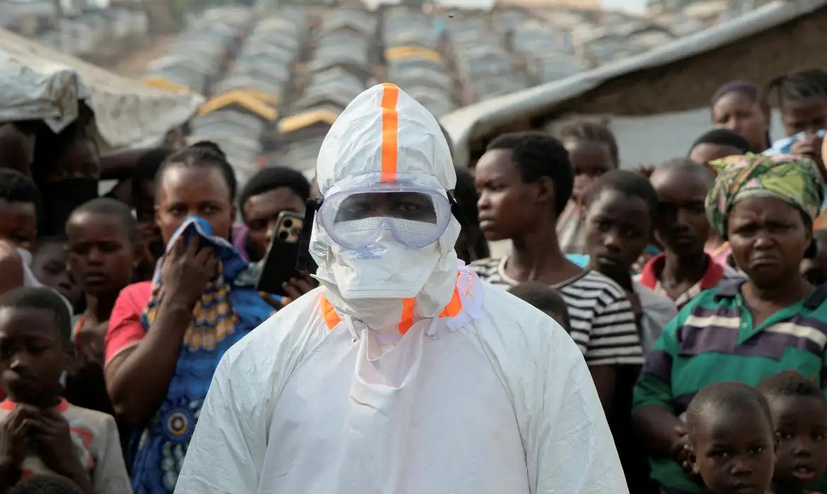 Ebola avança em meio a conflitos no Congo