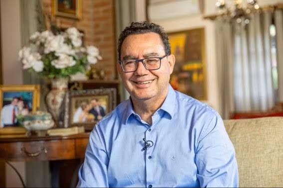 Escritor Augusto Cury concorre à Presidência