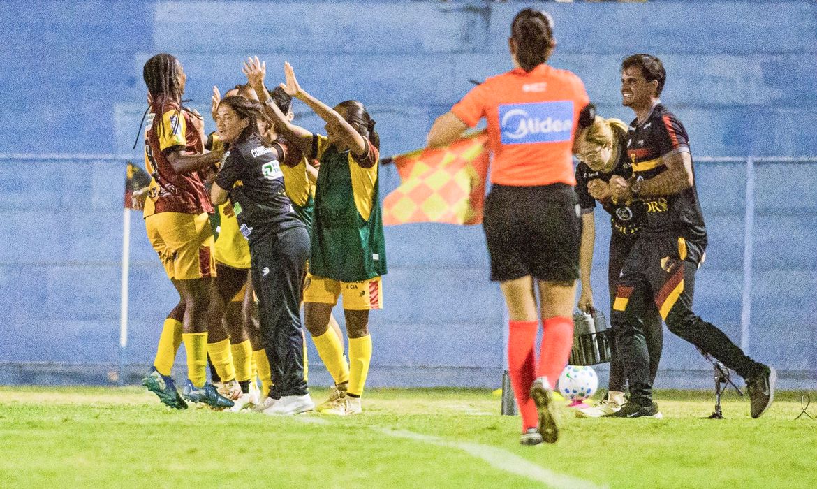 Planalto fica perto da final do Feminino A3