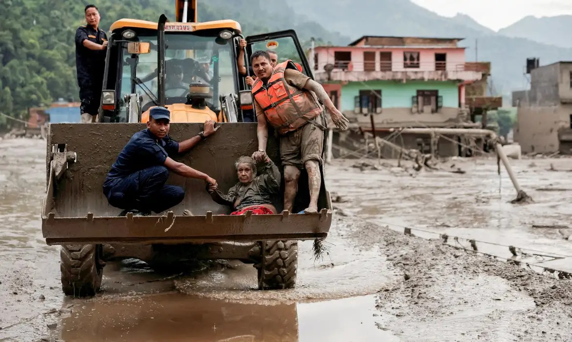 Nepal mobiliza equipes para buscar desaparecidos