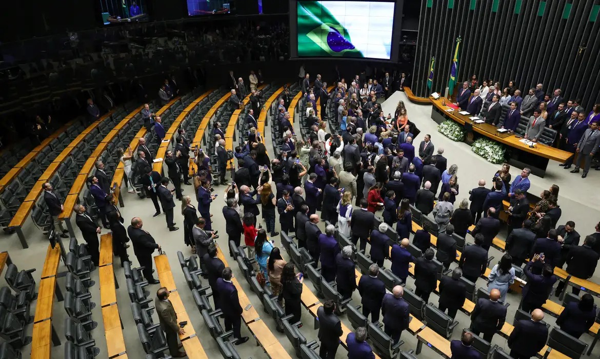 Congresso decide futuro da taxa das blusinhas