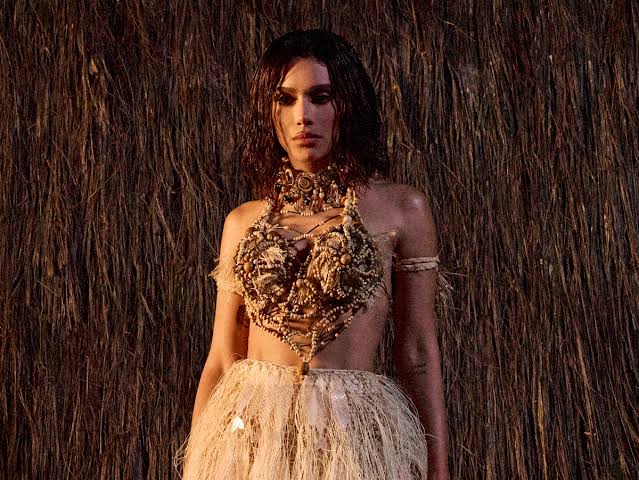 Anitta revela como fé influenciou seu novo álbum