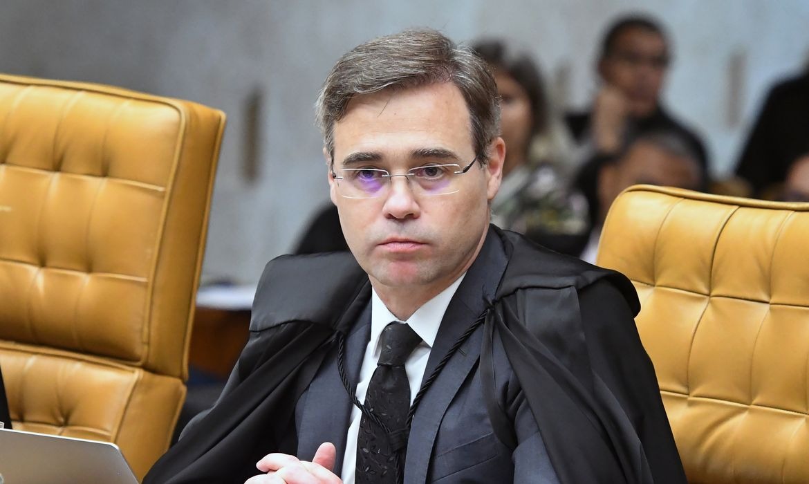 Mendonça diz que apenas ouviu Vorcaro durante encontro