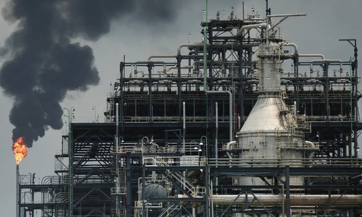 Tragédia expõe riscos em áreas de petróleo