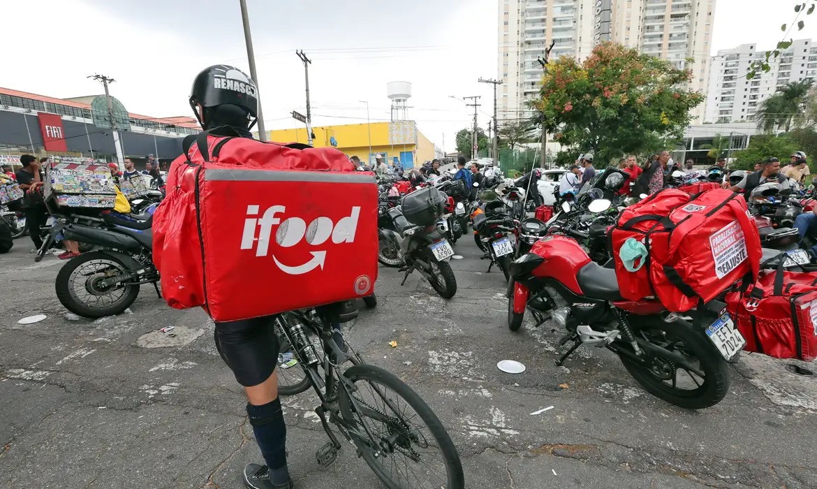 Pesquisa amplia debate sobre trabalho por aplicativos