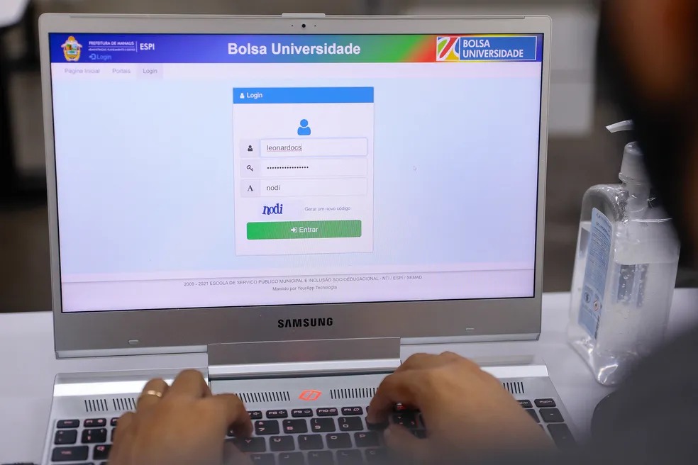 Bolsa Universidade em Manaus: candidatos devem preparar documentos para 2027