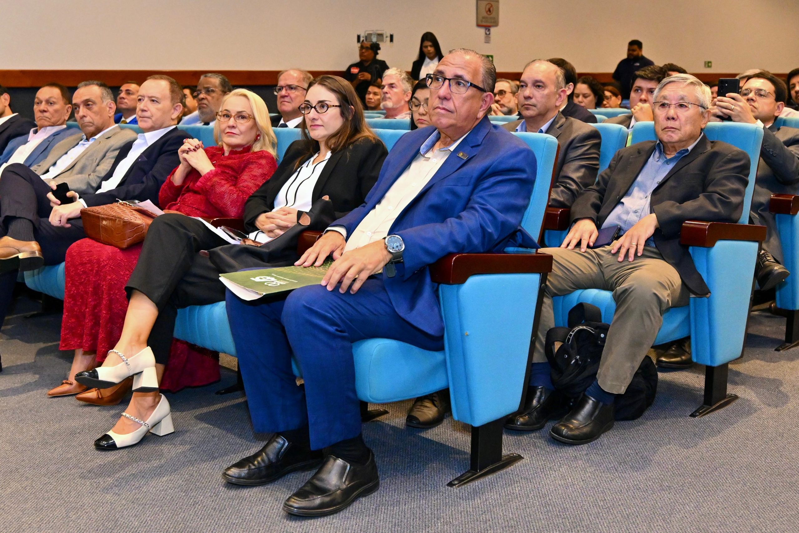 David Almeida defende diálogo com governo federal para fortalecer Zona Franca