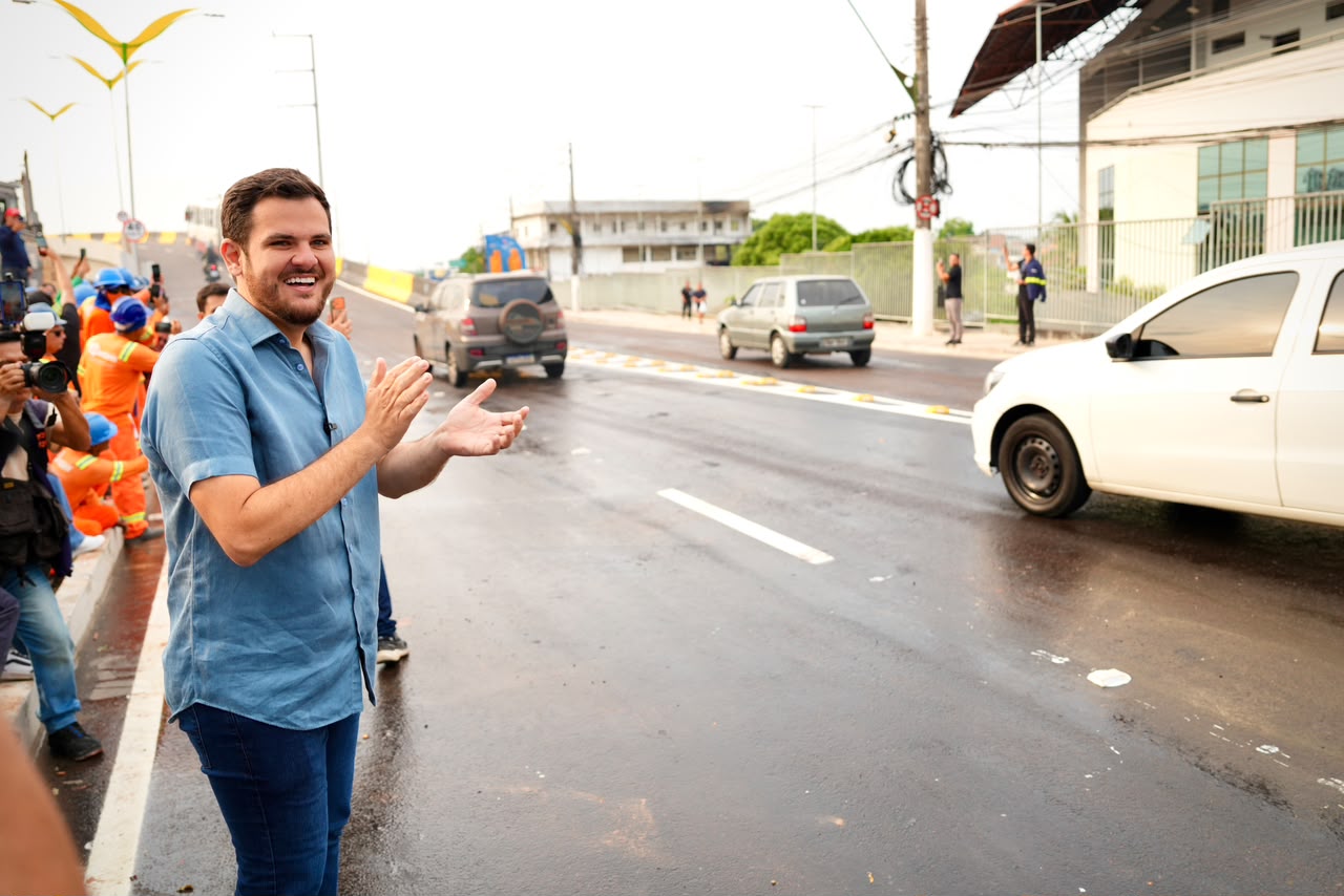 O prefeito de Manaus, Renato Junior, liberou nesta terça-feira (15) o tráfego de veículos na alça superior do Complexo Viário Passarão, localizado na avenida Coronel Teixeira, no bairro Compensa, zona Oeste da capital amazonense.