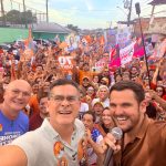 David Almeida cita apoio nas ruas durante caminhada na Redenção